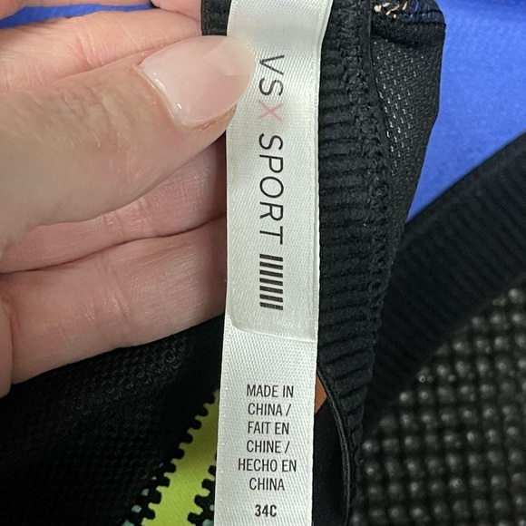 VICTORIAS SECRET SPORTS BRA 34C - Picture 3 of 3